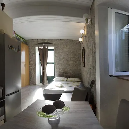 Apartament Adela *