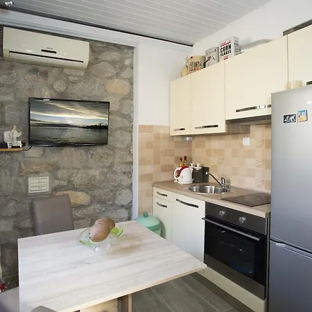 Adela Apartament *